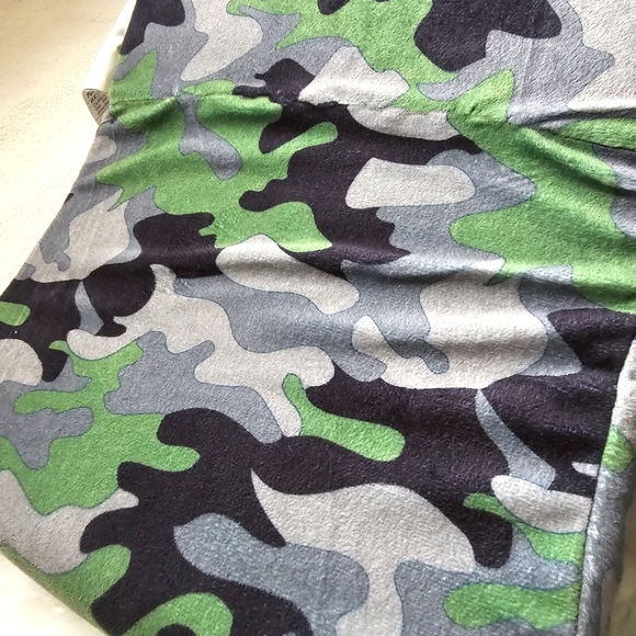 2 iScream Plush Folding Tablet & Laptop Stand with Keyboard Shelf Pillows - Picture 4 of 10